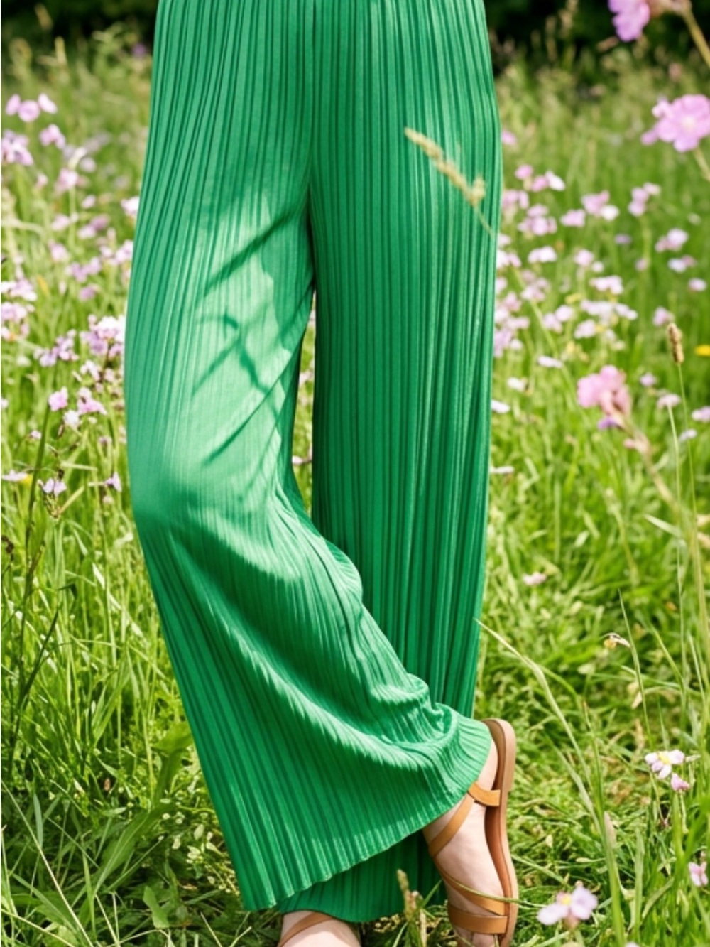 Pleated Wide-Leg Pants in Emerald Green